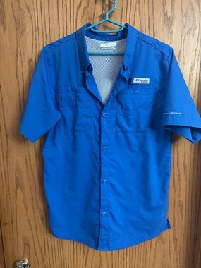 Columbia Men’s Short Sleeve Royal Blue Fishing Button-Down Shirt